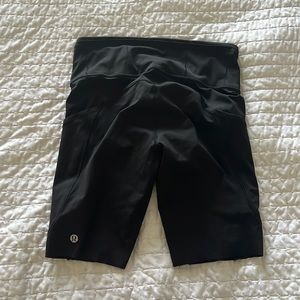 Lululemon biker shorts with pockets!